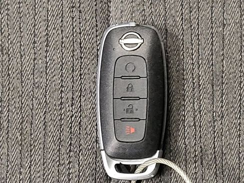 Used 2023 Nissan Rogue SV image 32