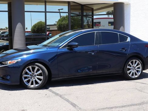 Used 2019 MAZDA MAZDA3 Sedan FWD image 4