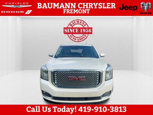 Used 2015 GMC Yukon Denali w/ Premium Package AWD/4WD image 11