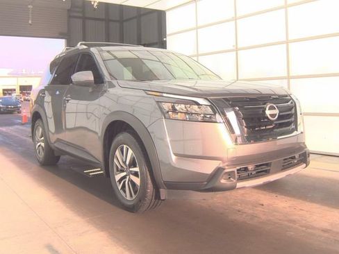 Certified 2025 Nissan Pathfinder SL FWD image 11