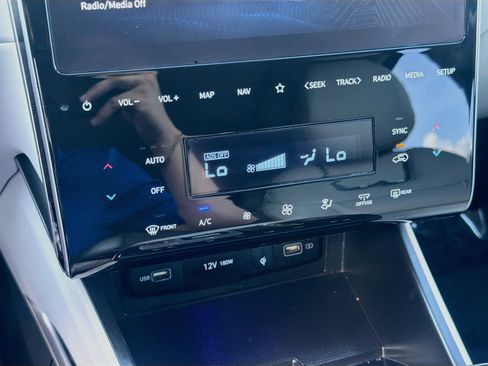 Used 2022 Hyundai Tucson Limited FWD image 15