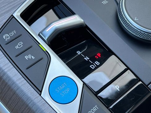 Used 2025 BMW i4 eDrive40 w/ Premium Package image 25