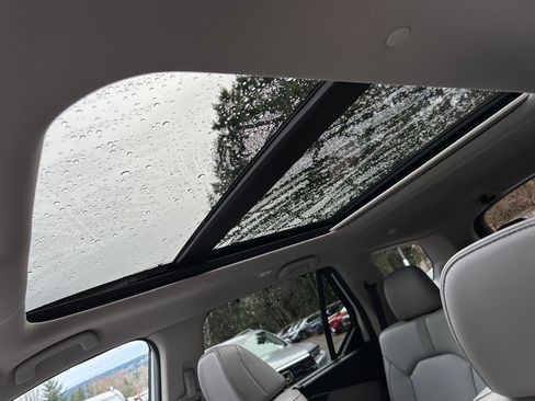 Used 2023 Honda Pilot Touring image 21