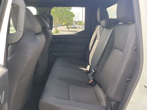 Used 2025 Toyota Tacoma SR5 AWD/4WD image 15