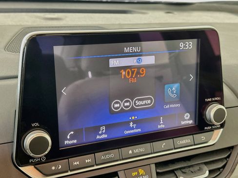 Used 2025 Nissan Altima 2.5 SV FWD image 21