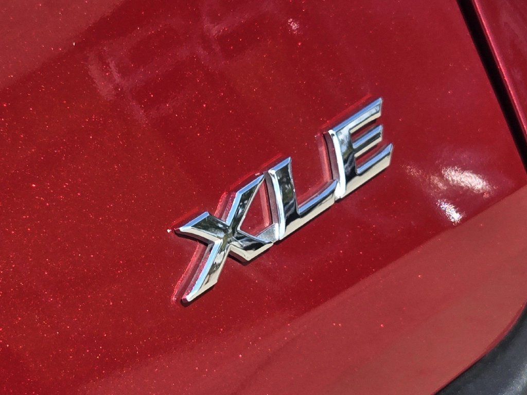Used 2026 Toyota Sienna XLE FWD image 8
