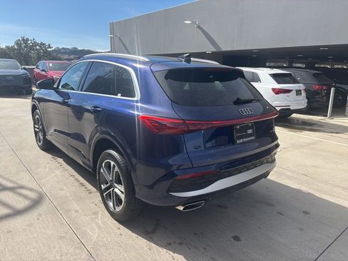 Used 2025 Audi Q5 Premium w/ Convenience Package image 8