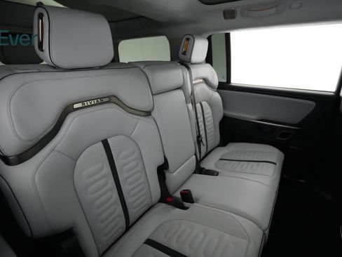Used 2023 Rivian R1S Adventure AWD/4WD image 5