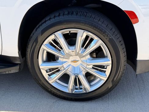 Used 2021 Chevrolet Suburban LT RWD image 10