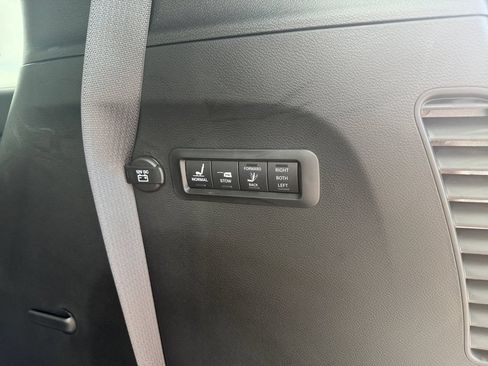 Used 2026 Chrysler Pacifica Pinnacle AWD/4WD image 32