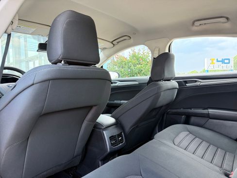 Used 2020 Ford Fusion SE FWD image 14
