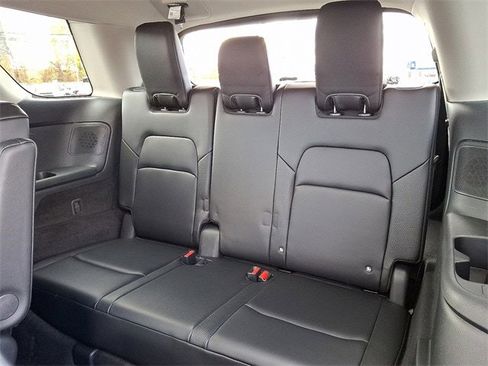 Used 2024 Nissan Pathfinder SL w/ SL Premium Package image 11