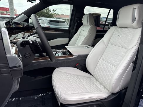 Certified 2026 Cadillac Escalade Platinum Sport w/ LPO, ONYX Package AWD/4WD image 23