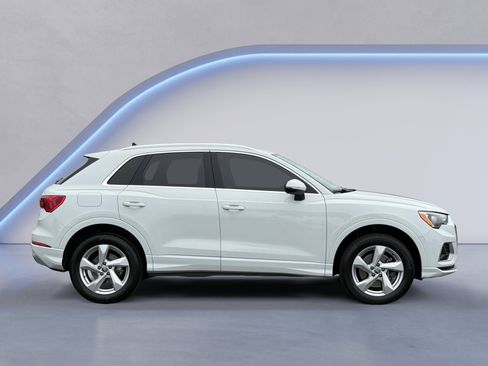 Used 2019 Audi Q3 2.0T Premium w/ Convenience Package AWD/4WD image 5