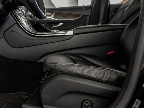 Used 2019 Mercedes-Benz GLC 300 image 30