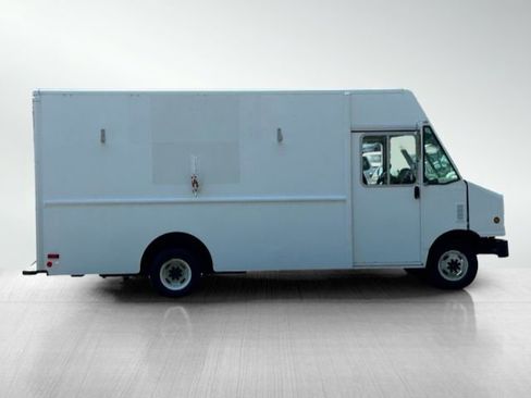 Used 2013 Ford E-350 and Econoline 350 Super Duty w/ Air Conditioning Prep Pkg RWD image 3