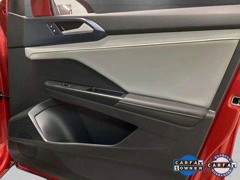 Used 2024 Volkswagen Taos SE image 81