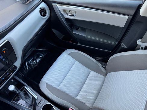 Used 2017 Toyota Corolla LE image 17