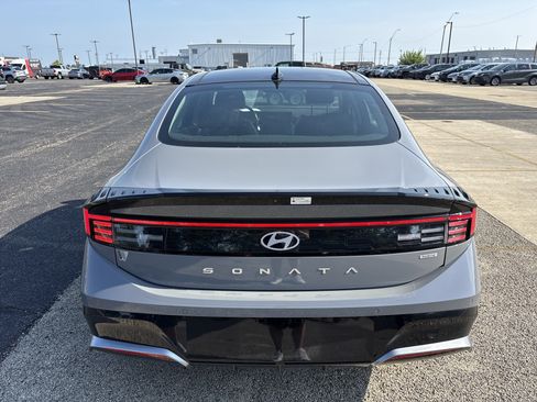 Used 2025 Hyundai Sonata Limited FWD image 4