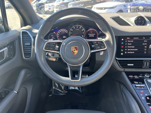 Used 2022 Porsche Cayenne S Platinum image 16