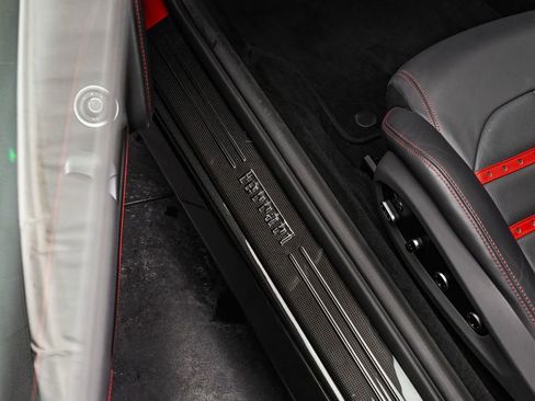 Used 2018 Ferrari GTC4Lusso image 32