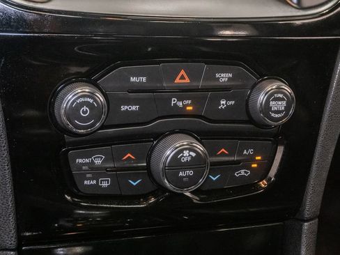 Used 2018 Chrysler 300 S w/ 300S Premium Group AWD/4WD image 23