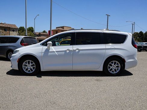Used 2021 Chrysler Pacifica Touring-L FWD image 7
