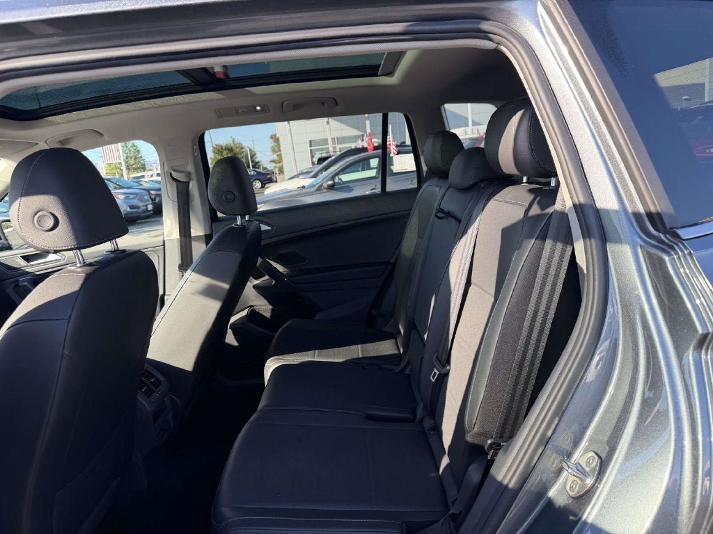 Used 2020 Volkswagen Tiguan SEL AWD/4WD image 10