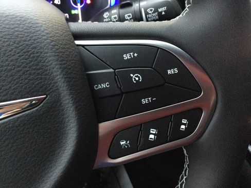 New 2026 Chrysler Pacifica Select image 15