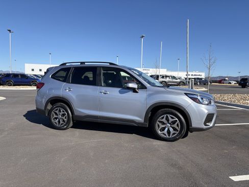 Used 2019 Subaru Forester Premium image 7