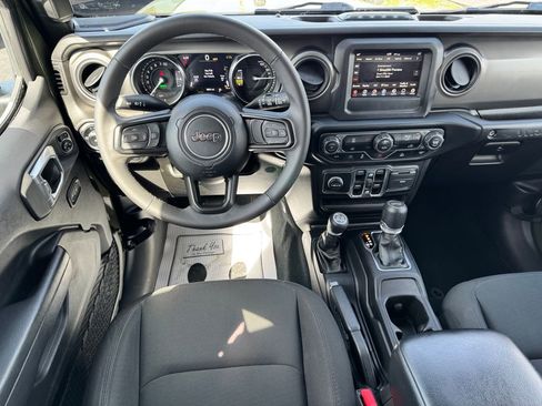 Used 2023 Jeep Wrangler Unlimited w/ Convenience Group AWD/4WD image 19