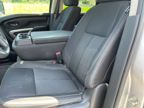 Used 2017 Nissan Titan SV image 17