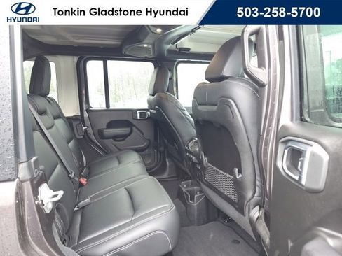 Used 2025 Jeep Wrangler Unlimited Rubicon image 23