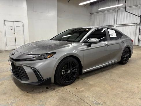 Certified 2025 Toyota Camry SE w/ Convenience Package FWD image 3