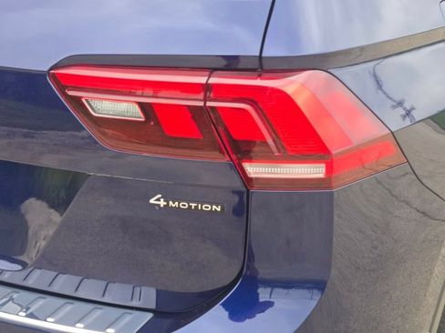Used 2022 Volkswagen Tiguan SE AWD/4WD image 11