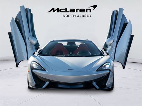 Used 2018 McLaren 570S Spider image 31