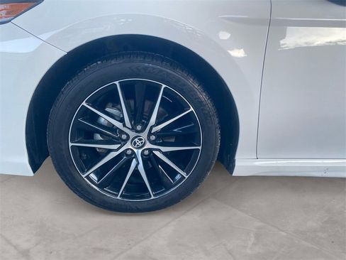 Used 2024 Toyota Camry SE w/ Convenience Package image 11
