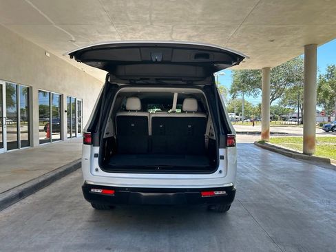 Used 2022 Jeep Wagoneer Series III RWD image 19