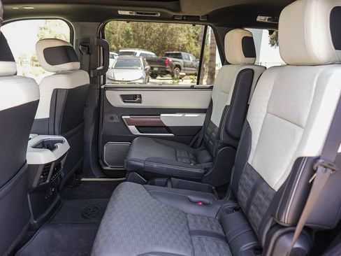 Used 2023 Toyota Sequoia Capstone AWD/4WD image 18