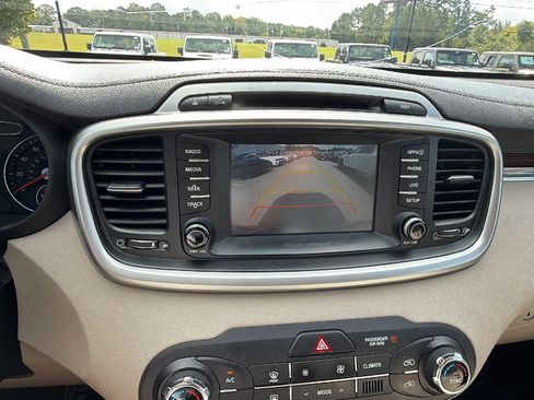 Used 2017 Kia Sorento FWD image 31