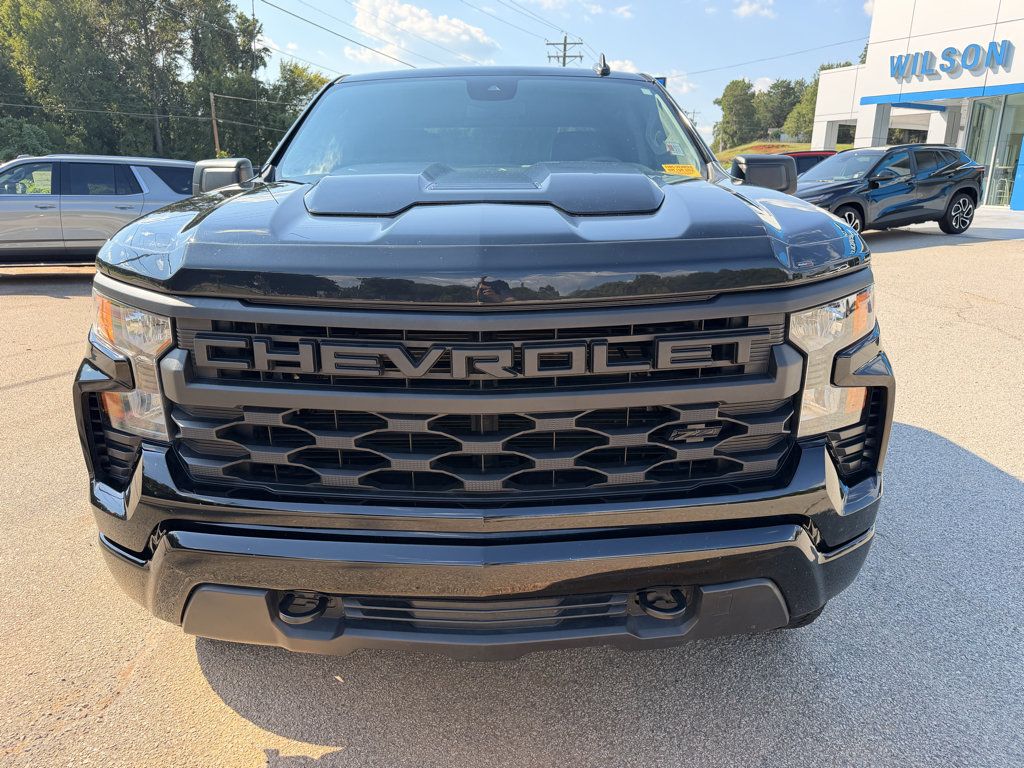 Used 2025 Chevrolet Silverado 1500 Custom Trail Boss w/ Dark Appearance Package AWD/4WD image 2