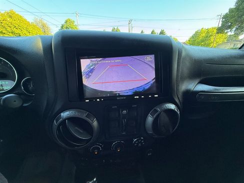 Used 2015 Jeep Wrangler Unlimited Sport AWD/4WD image 23