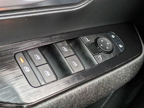 Used 2025 Nissan Kicks SV FWD image 23