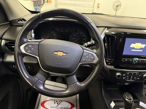 Used 2020 Chevrolet Traverse LT image 18