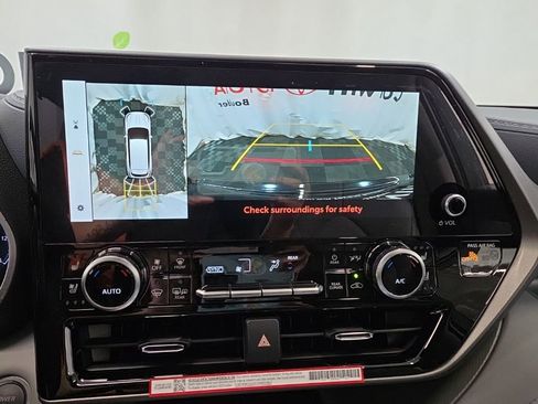 Used 2026 Toyota Highlander Limited image 32