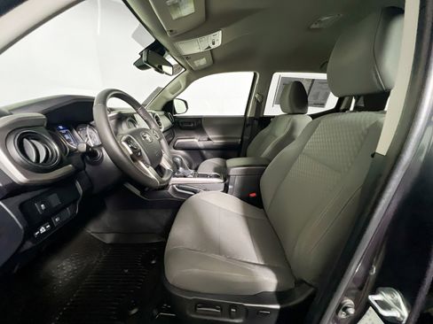 Used 2022 Toyota Tacoma SR5 w/ Technology Package RWD image 13