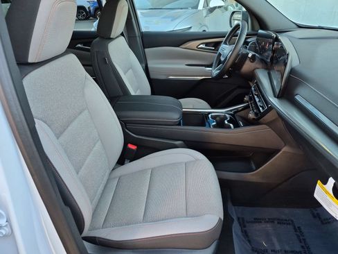 Used 2026 Chevrolet Traverse LT w/ Driver Confidence Package FWD image 27