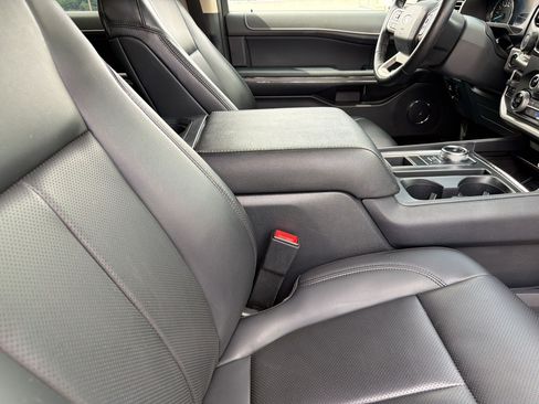 Used 2022 Ford Expedition XLT RWD image 25
