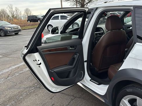 Used 2015 Audi A4 Premium Plus w/ Technology Package image 28