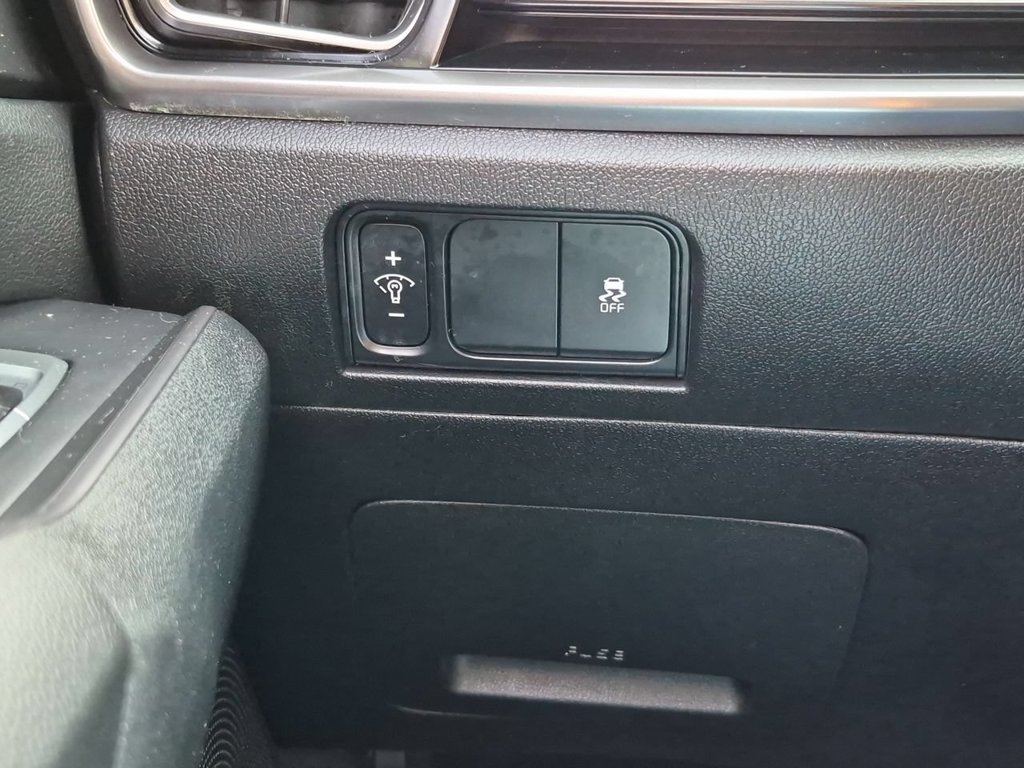 Certified 2024 Kia Sorento S FWD image 18